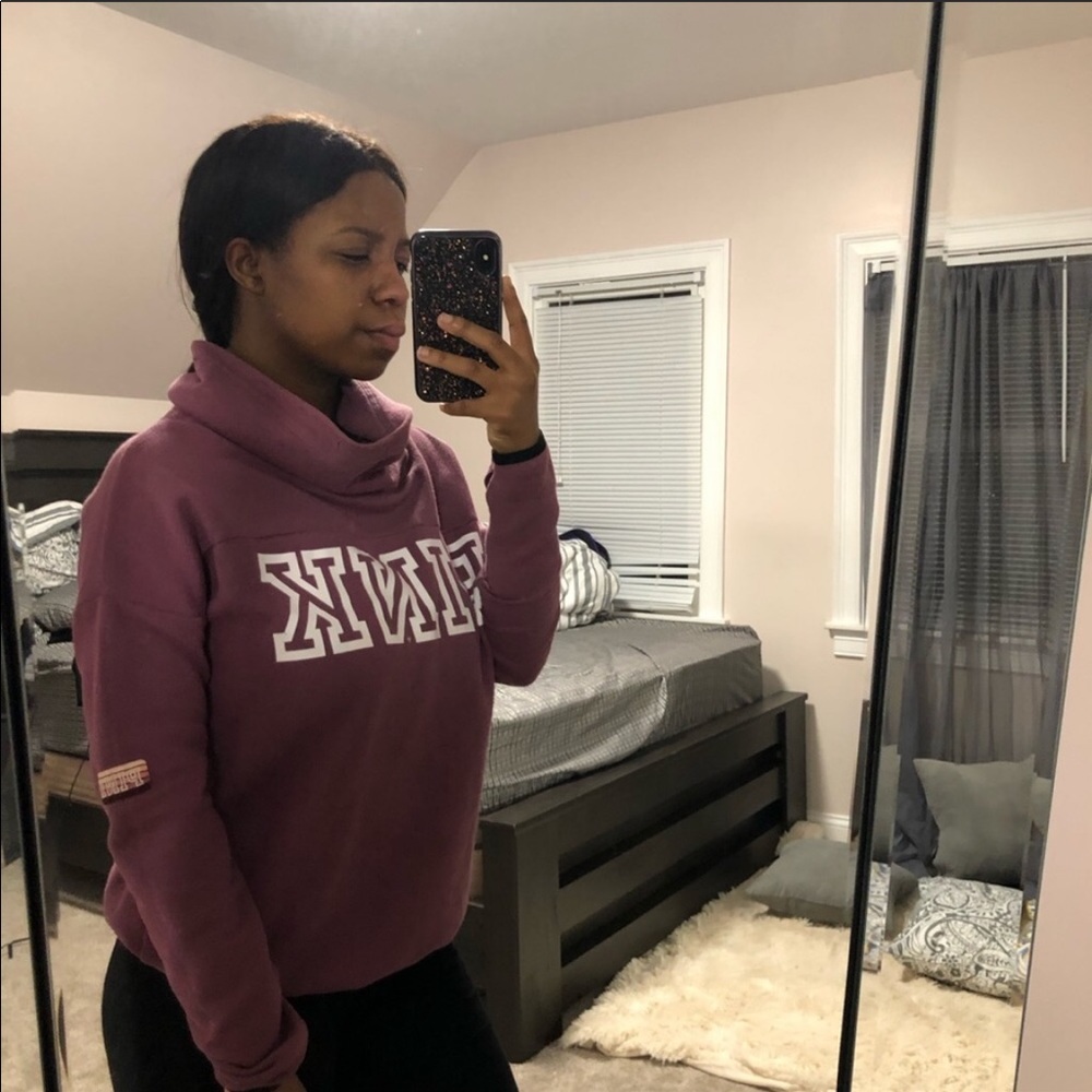 Vs pink Crowl sweater .